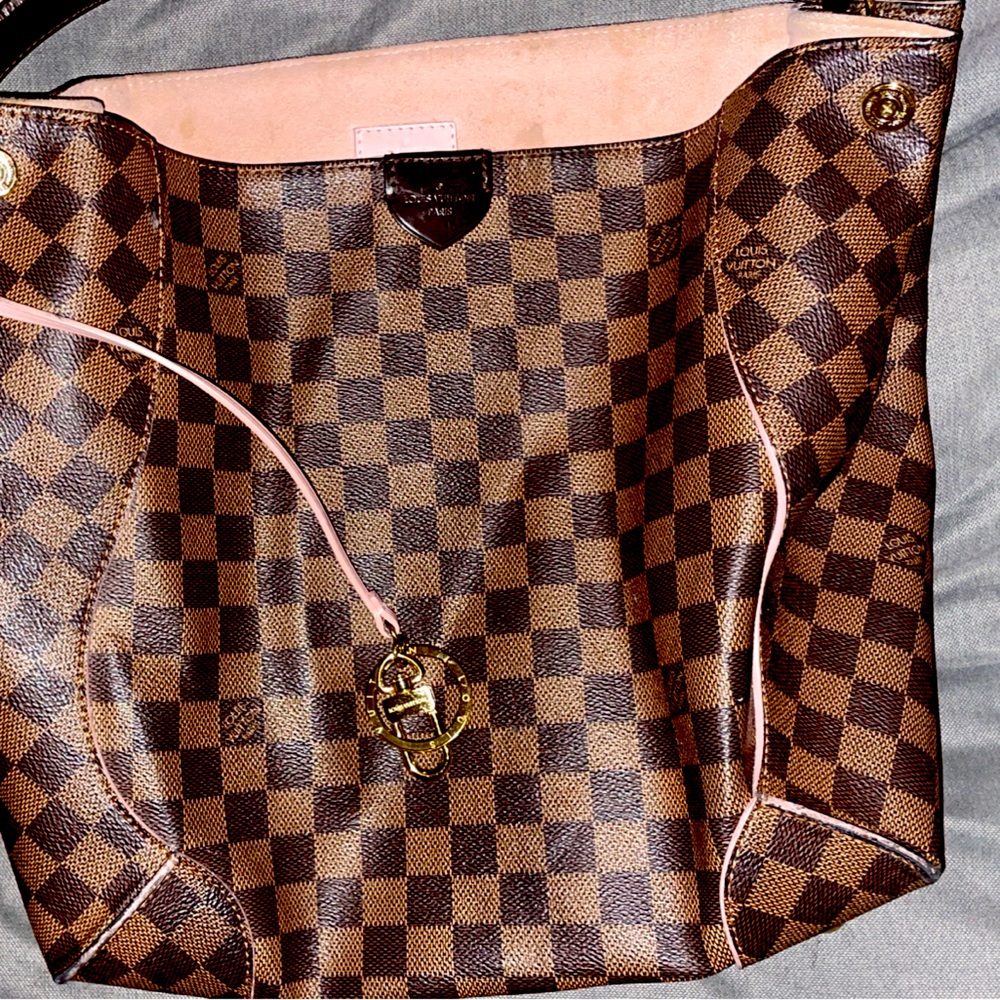 - Louis Vuitton CAISSA HOBO DE-ROSE BALLERINE